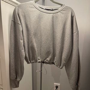 Grey cropped crewneck- plt